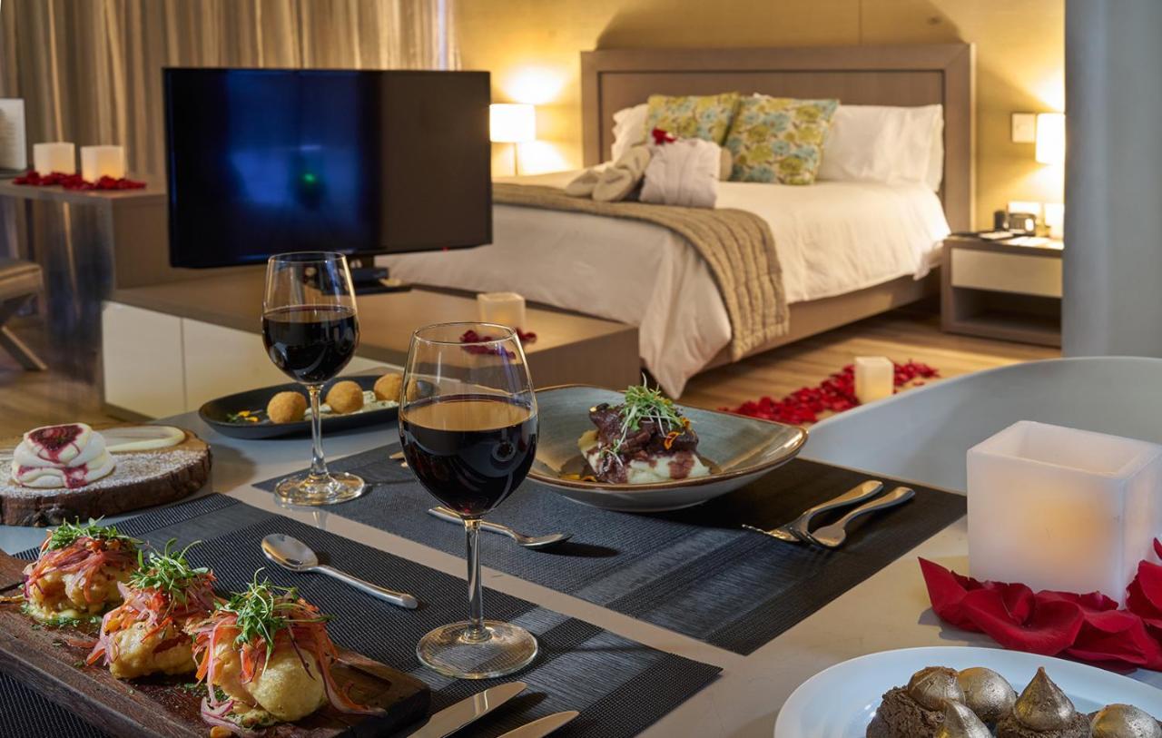 Hotel 100 Luxury Suites By Preferred ボゴタ エクステリア 写真 A room at the hotel