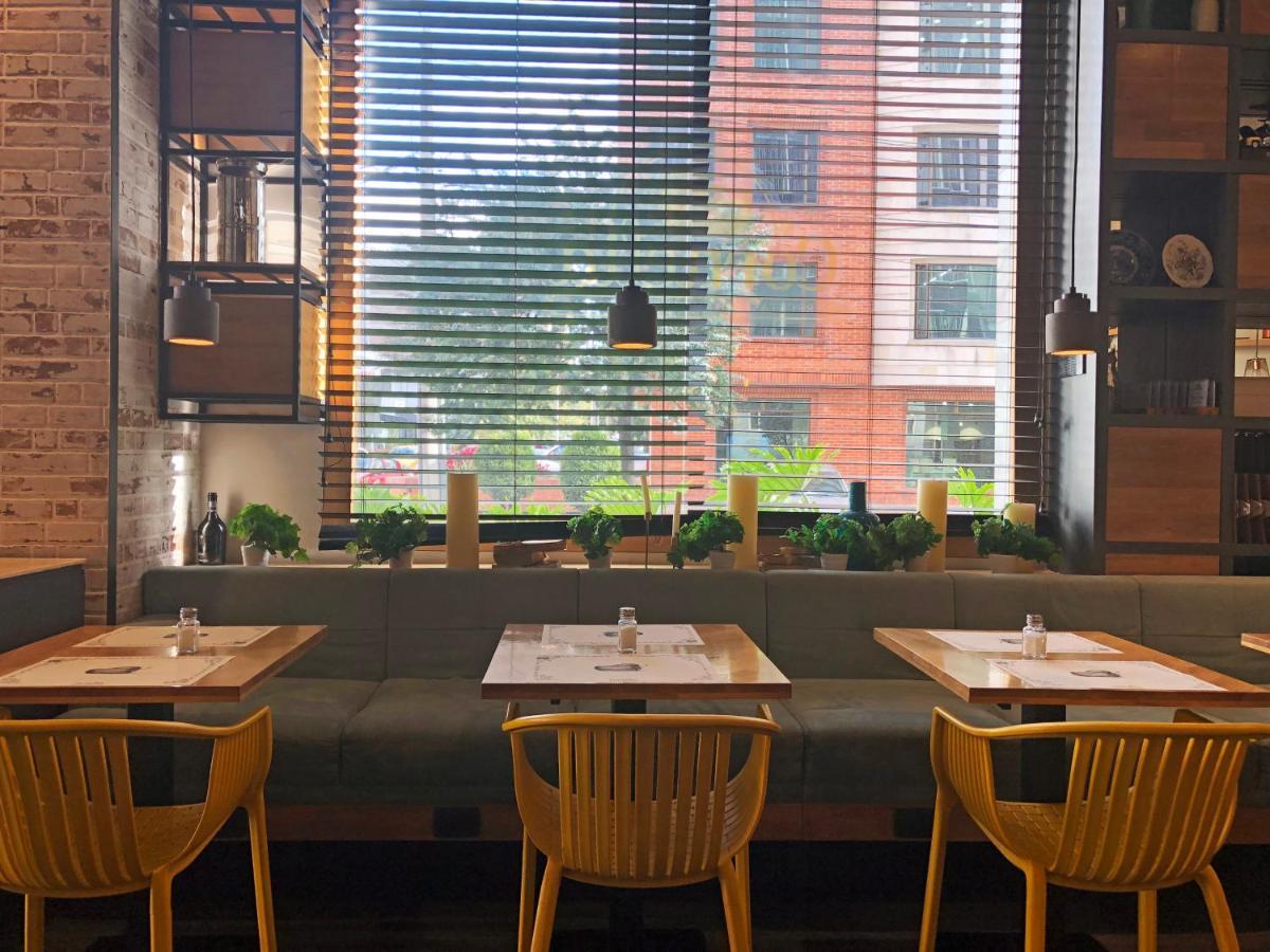 Hotel 100 Luxury Suites By Preferred ボゴタ エクステリア 写真 Interior of a restaurant in New York City