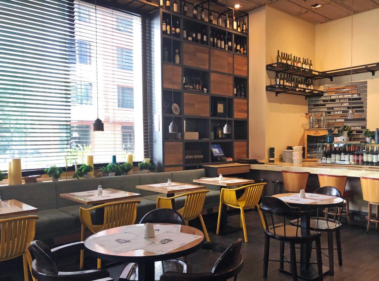 Hotel 100 Luxury Suites By Preferred ボゴタ エクステリア 写真 Interior of a restaurant in the United States