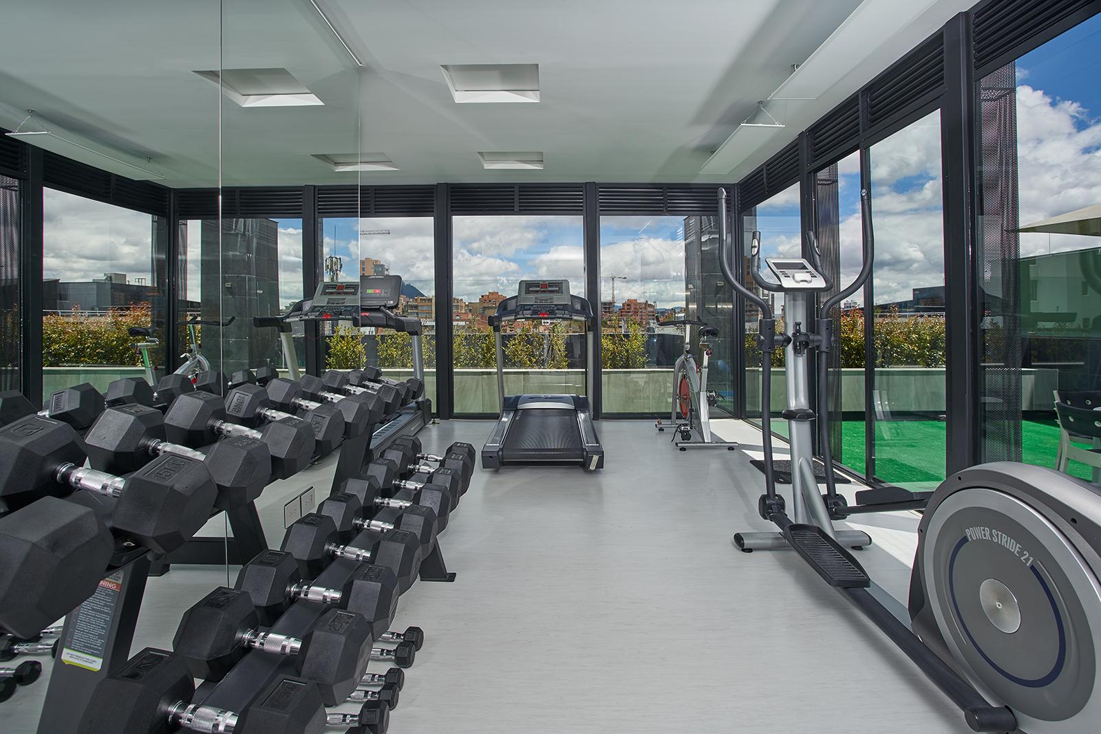 Hotel 100 Luxury Suites By Preferred ボゴタ エクステリア 写真 The gym at the top of the building
