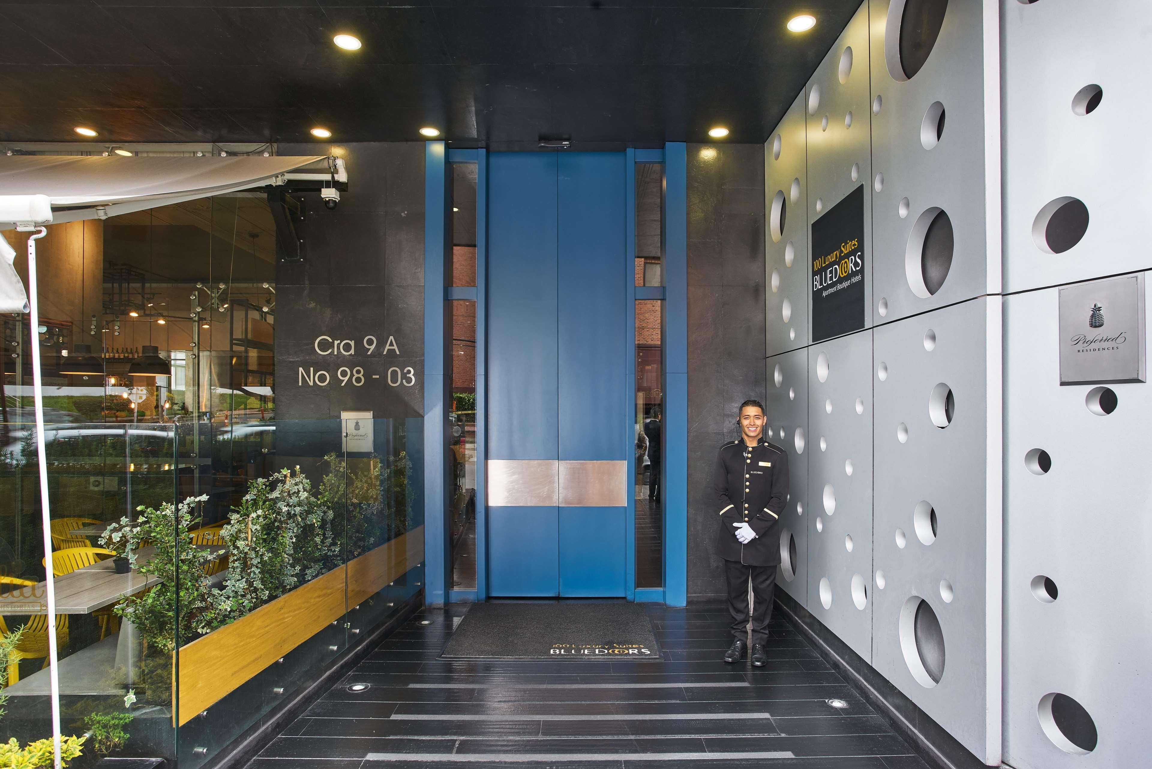 Hotel 100 Luxury Suites By Preferred ボゴタ エクステリア 写真 Entrance to the hotel