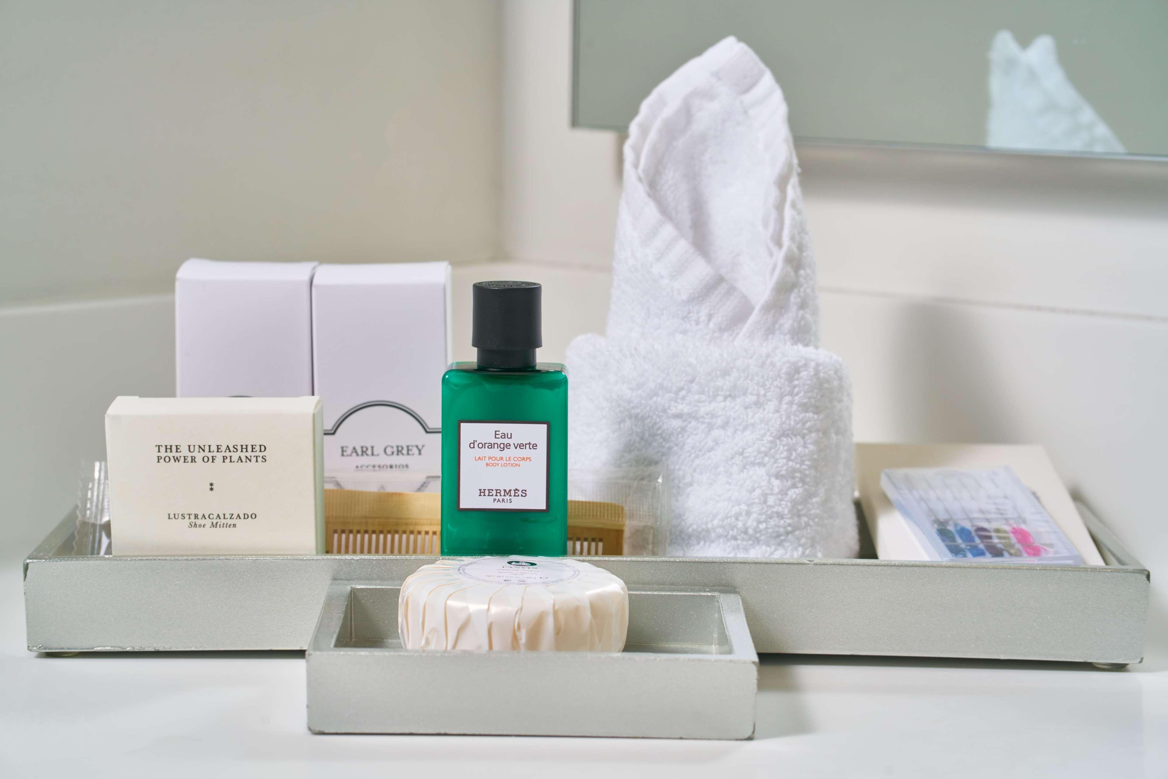 Hotel 100 Luxury Suites By Preferred ボゴタ エクステリア 写真 A selection of toiletries