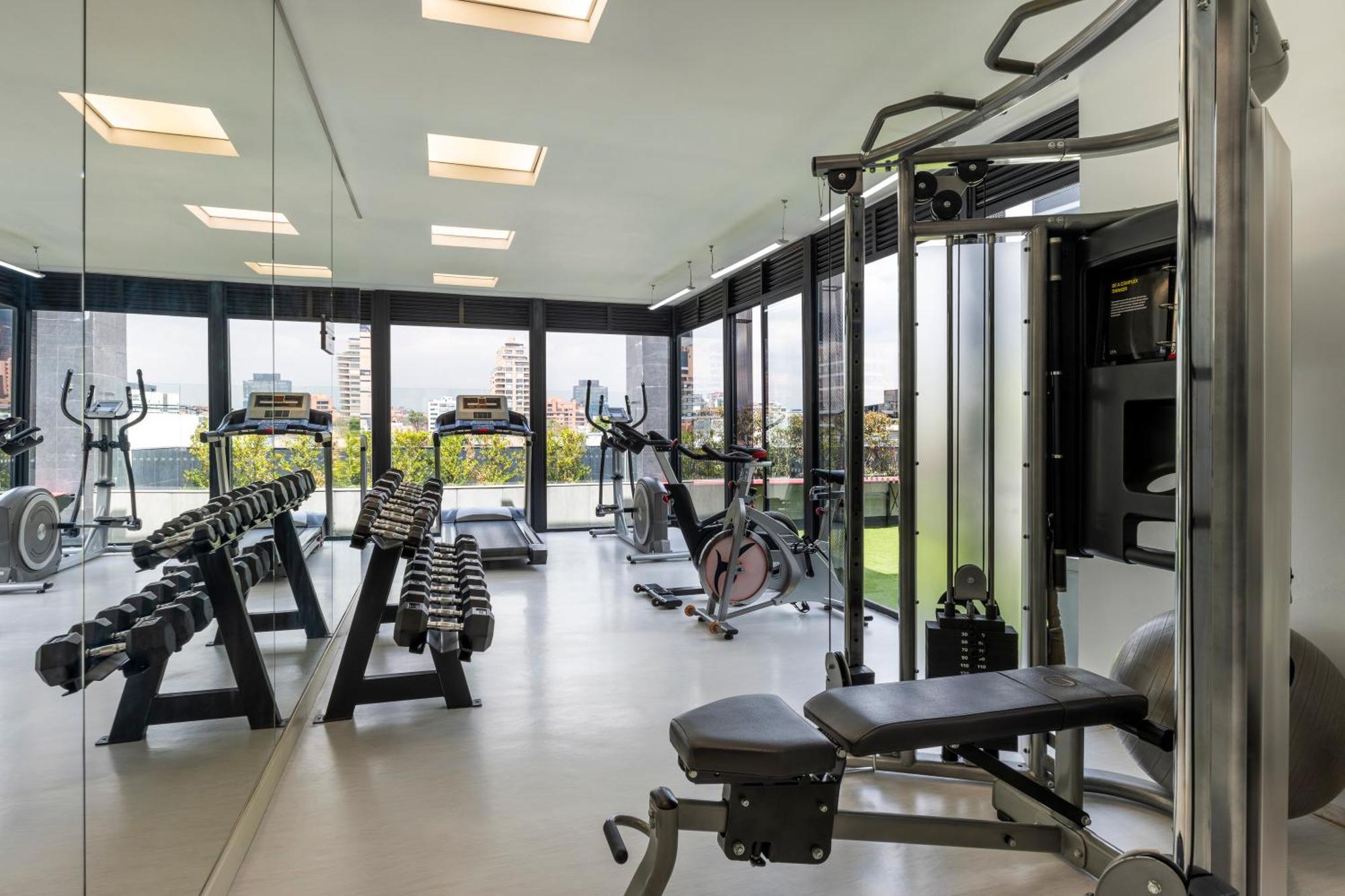 Hotel 100 Luxury Suites By Preferred ボゴタ エクステリア 写真 The gym at the 100 East 53rd Street building