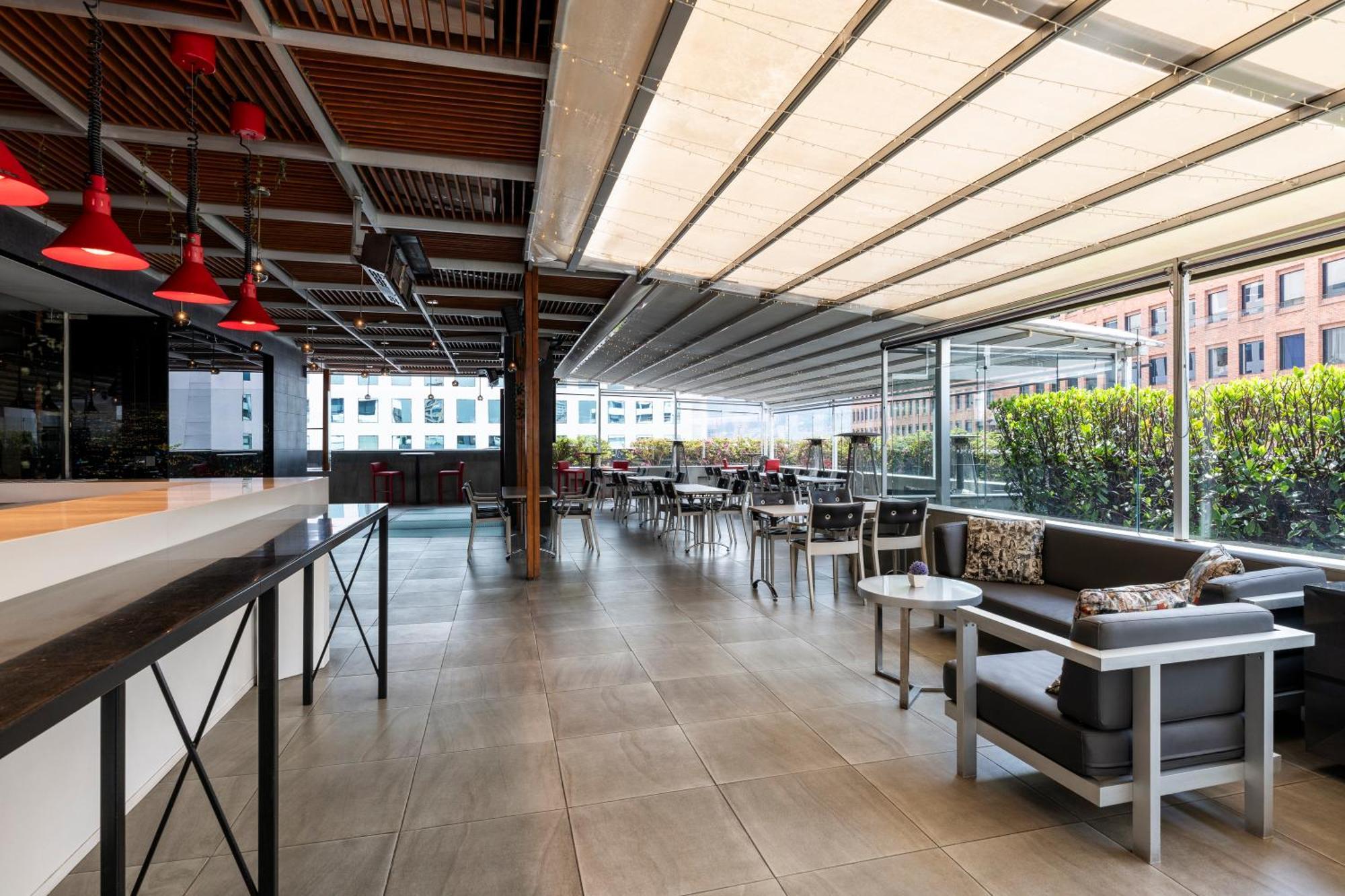 Hotel 100 Luxury Suites By Preferred ボゴタ エクステリア 写真 The 10th floor of the building