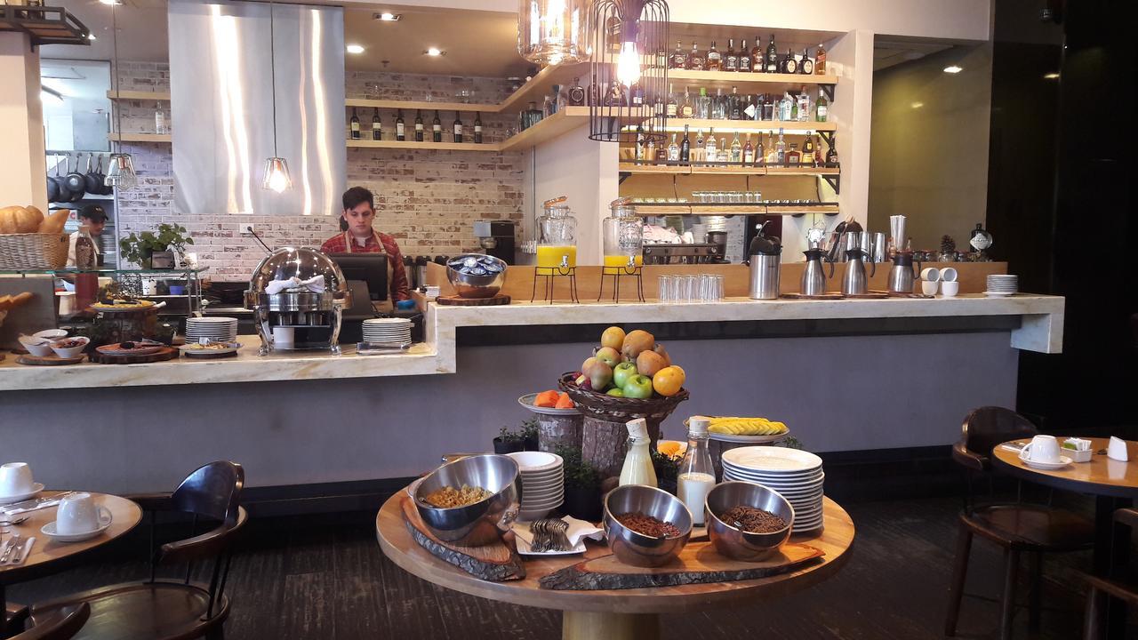 Hotel 100 Luxury Suites By Preferred ボゴタ エクステリア 写真 The bar at the restaurant