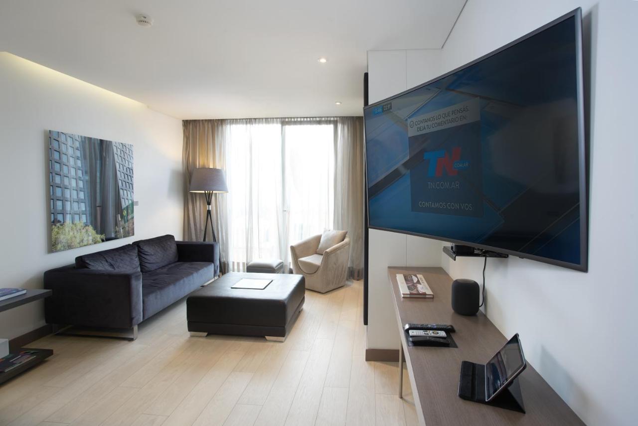 Hotel 100 Luxury Suites By Preferred ボゴタ エクステリア 写真 A television set in a hotel room